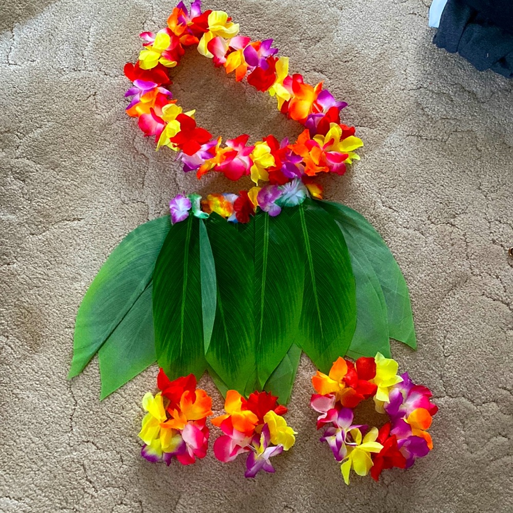 Hawaiian dance costume lei hairpiece, leaf skirt green size 6-7